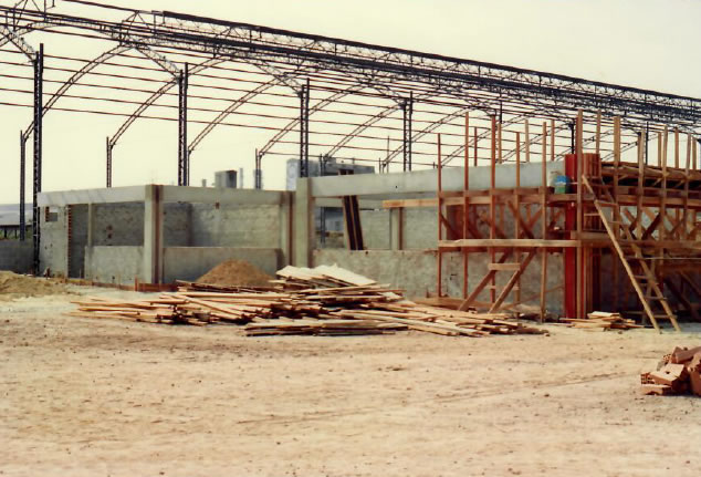 Ano 1996 - Vista dos prédios técnico e administrativo