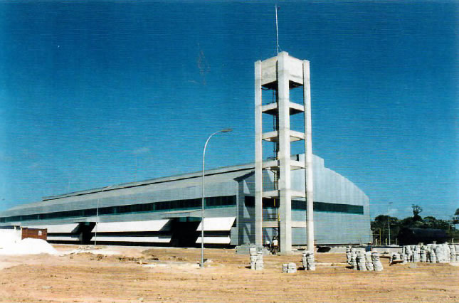 1997 - Vista lateral esquerda da fábrica