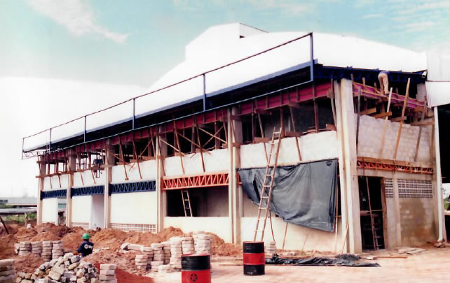 1999 - Vista do prédio administrativo