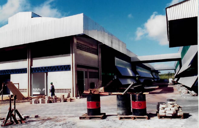 1999 - Vista da lateral esquerda da obra (frente para os fundos)