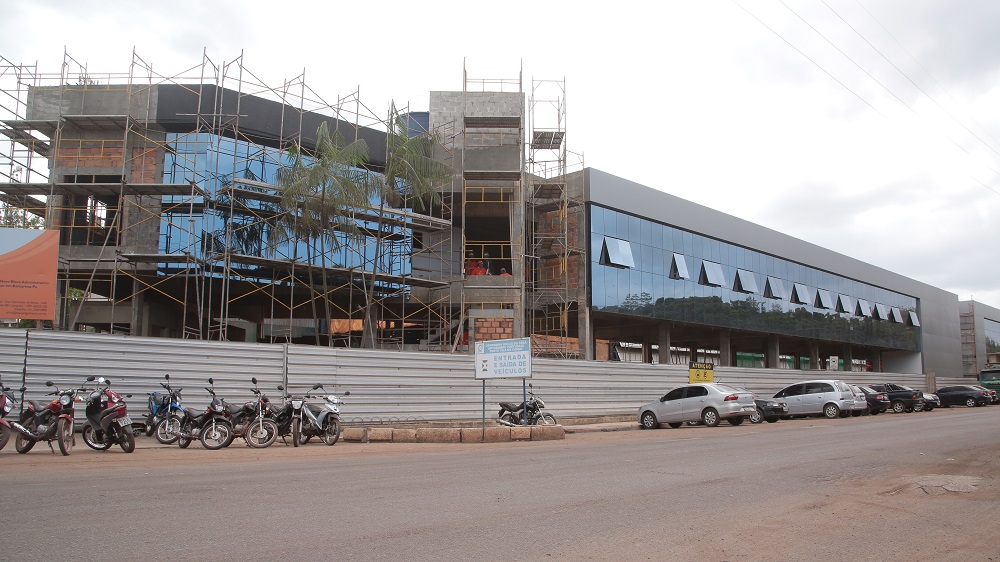 A nova fachada da Alubar durante as obras de expansão em 2018